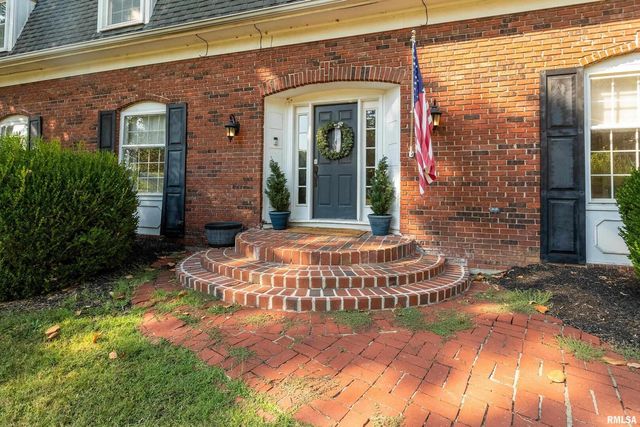 27 W Pinewood Drive, Carbondale, IL 62901