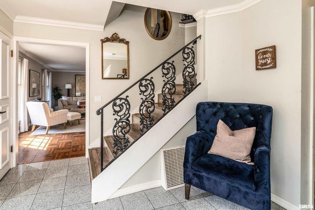 27 W Pinewood Drive, Carbondale, IL 62901