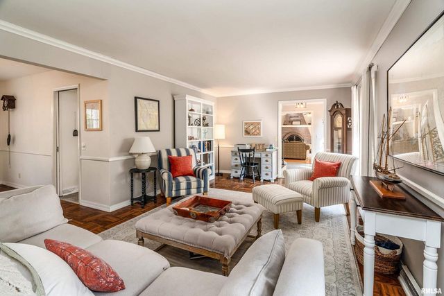 27 W Pinewood Drive, Carbondale, IL 62901