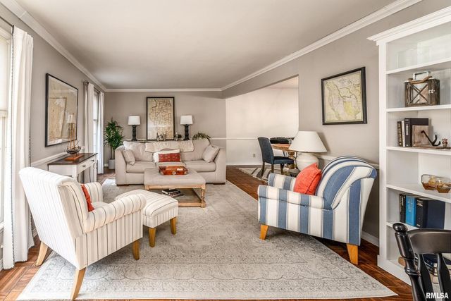 27 W Pinewood Drive, Carbondale, IL 62901