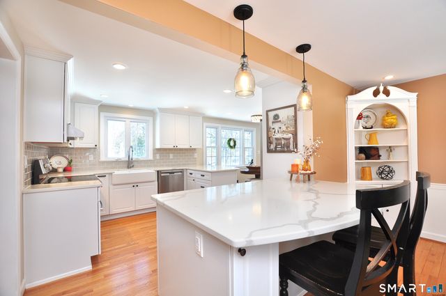 21 North Drive, Simsbury, CT 06070