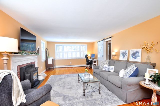 21 North Drive, Simsbury, CT 06070