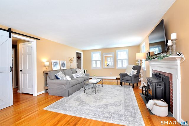 21 North Drive, Simsbury, CT 06070