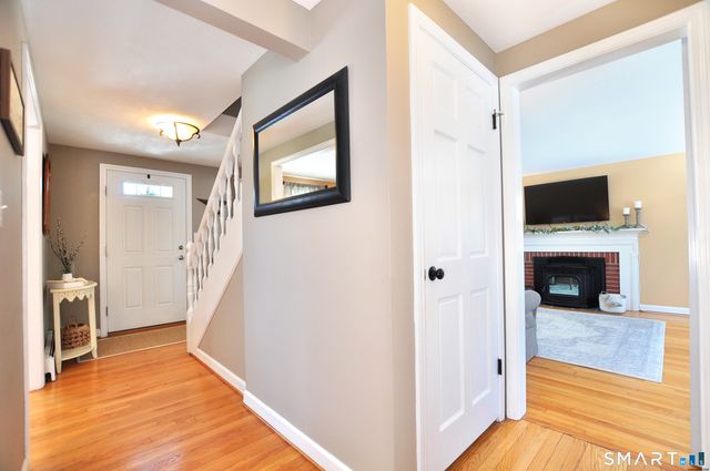 21 North Drive, Simsbury, CT 06070