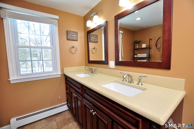 21 North Drive, Simsbury, CT 06070