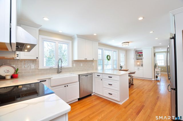 21 North Drive, Simsbury, CT 06070