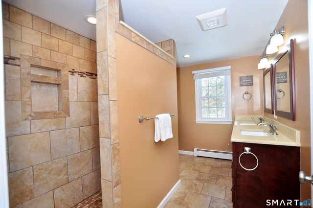 21 North Drive, Simsbury, CT 06070