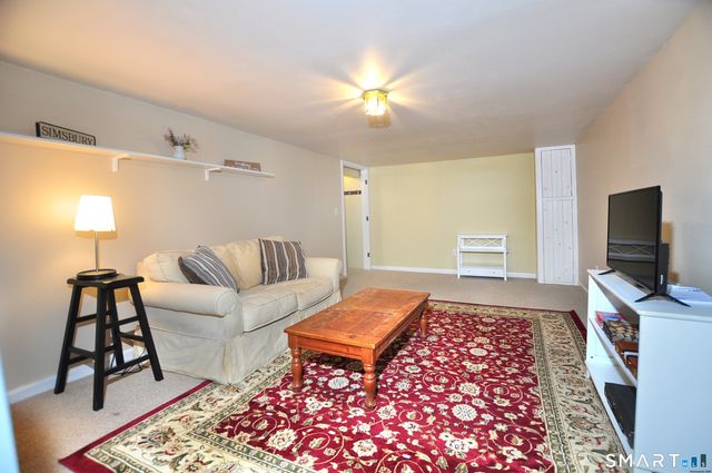 21 North Drive, Simsbury, CT 06070