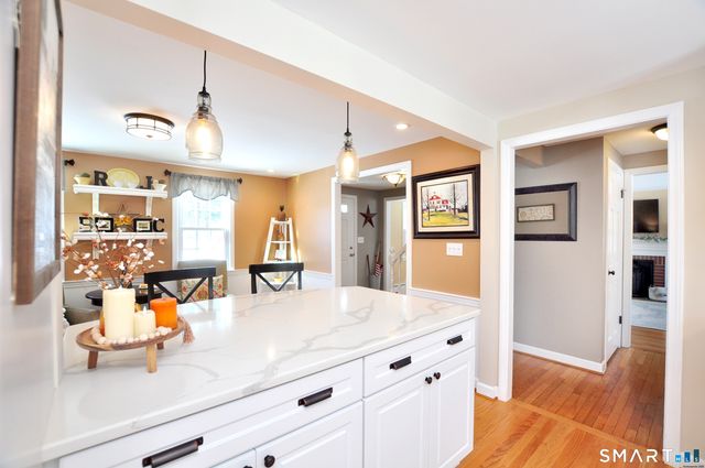 21 North Drive, Simsbury, CT 06070