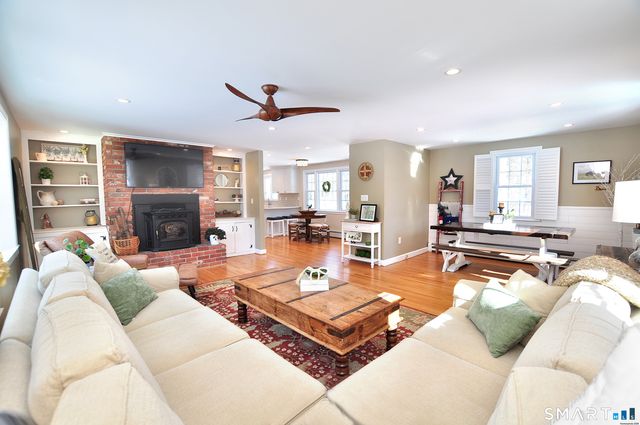 21 North Drive, Simsbury, CT 06070