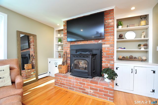 21 North Drive, Simsbury, CT 06070