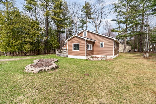 2620 N Huron Road, Tawas City, MI 48763