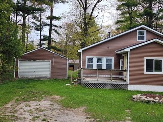 2620 N Huron Road, Tawas City, MI 48763