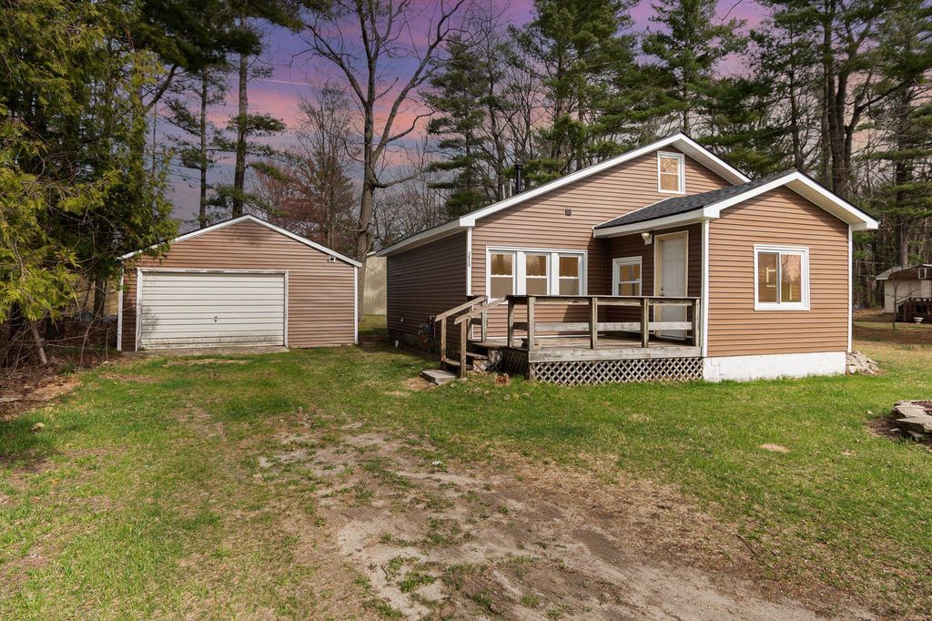 2620 N Huron Road, Tawas City, MI 48763