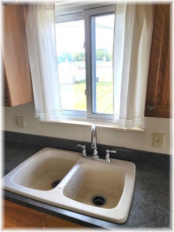 18015 Edgefield Street, Clinton Twp, MI 48035