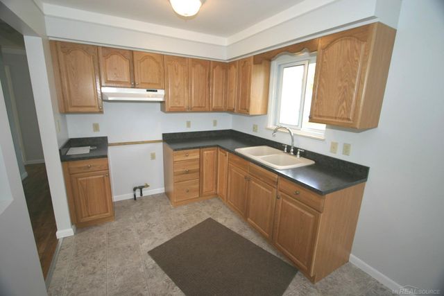 18015 Edgefield Street, Clinton Twp, MI 48035