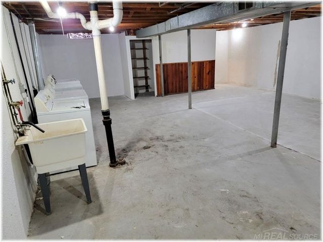 18015 Edgefield Street, Clinton Twp, MI 48035