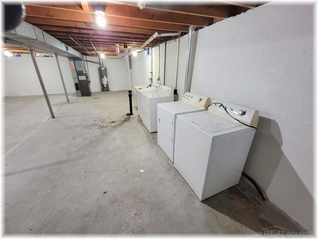 18015 Edgefield Street, Clinton Twp, MI 48035