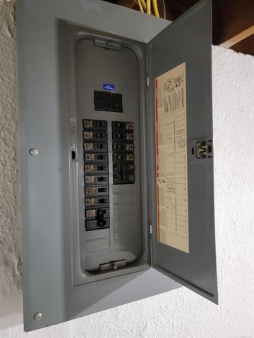 18015 Edgefield Street, Clinton Twp, MI 48035