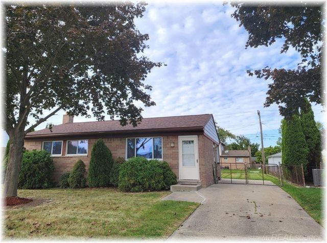 18015 Edgefield Street, Clinton Twp, MI 48035