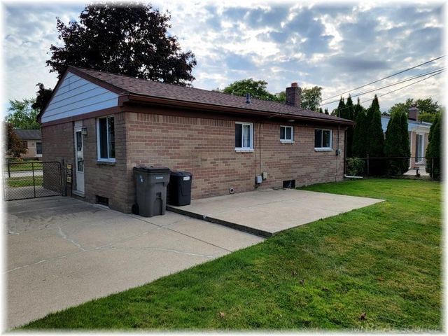 18015 Edgefield Street, Clinton Twp, MI 48035