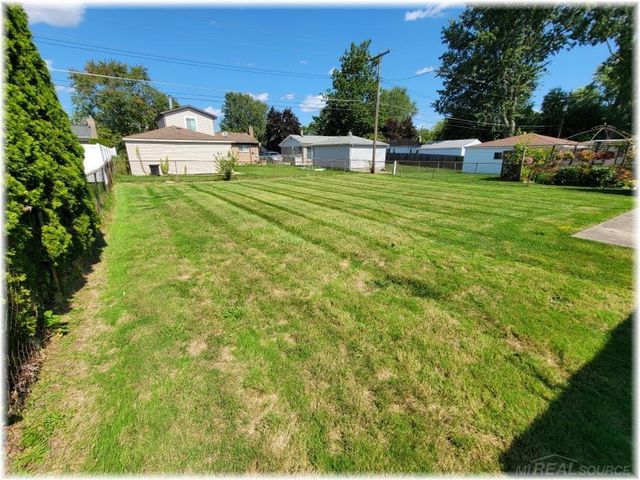 18015 Edgefield Street, Clinton Twp, MI 48035