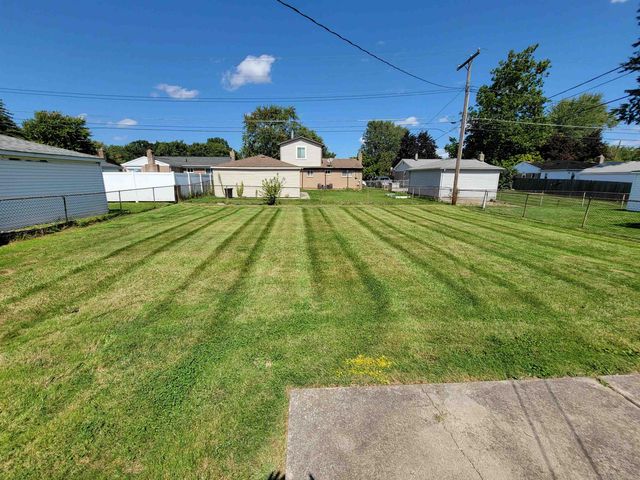 18015 Edgefield Street, Clinton Twp, MI 48035