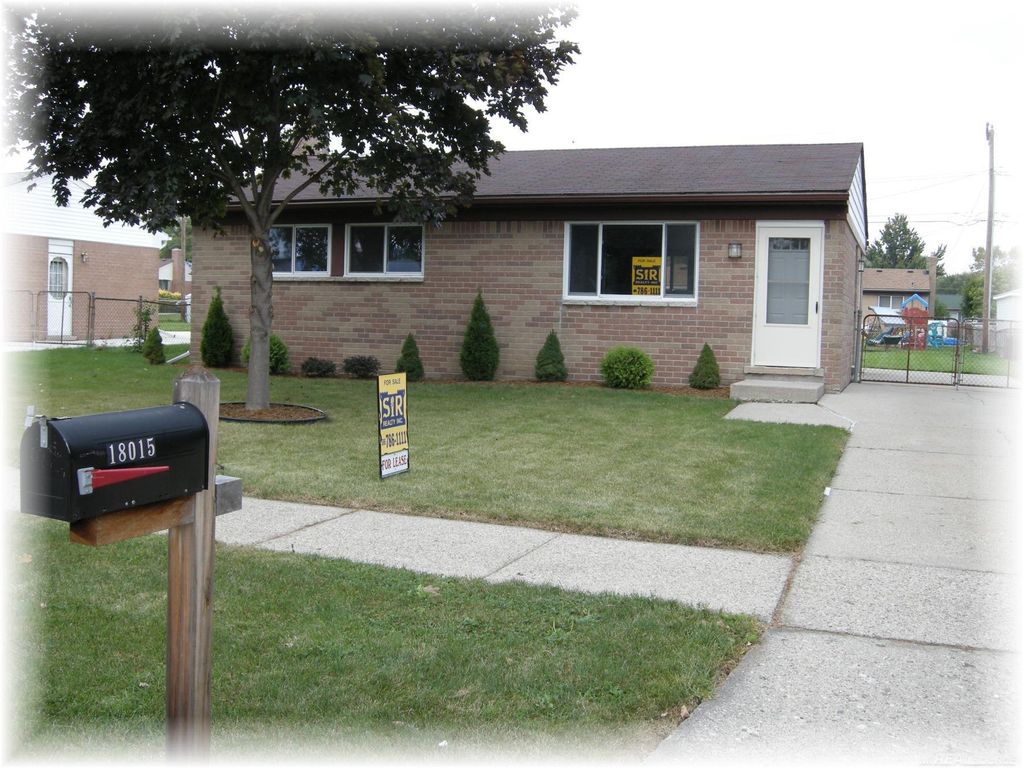 18015 Edgefield Street, Clinton Twp, MI 48035