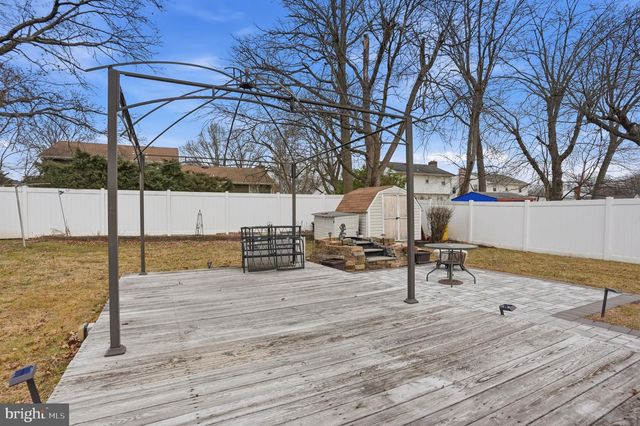 70 SMITHFIELD AVE, Lawrence, NJ 08648