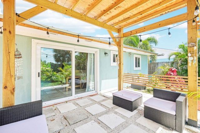 2007 NE 21st Terrace E, Jensen Beach, FL 34957