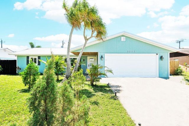 2007 NE 21st Terrace E, Jensen Beach, FL 34957