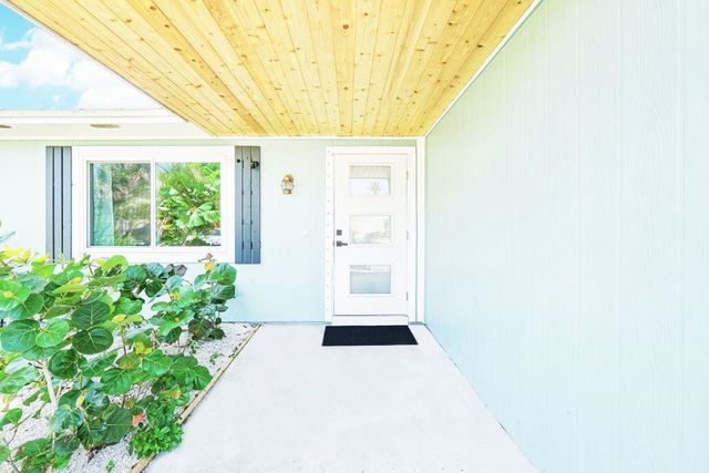 2007 NE 21st Terrace E, Jensen Beach, FL 34957