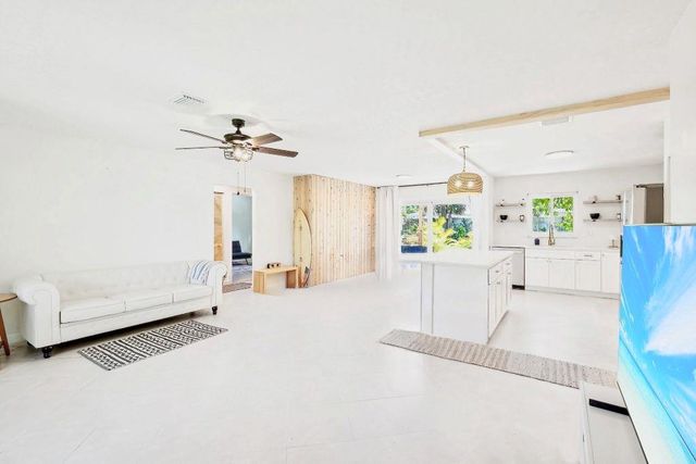 2007 NE 21st Terrace E, Jensen Beach, FL 34957