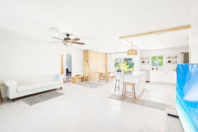 2007 NE 21st Terrace E, Jensen Beach, FL 34957