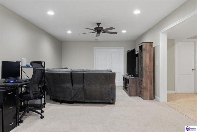 16 Brentwood Drive, Elizabethtown, KY 42701