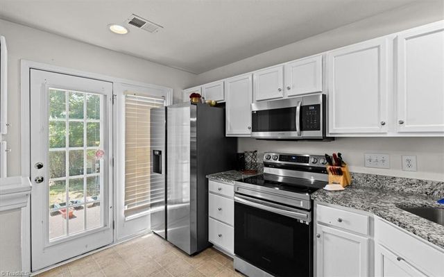 3033 Renaissance Parkway, Jamestown, NC 27282