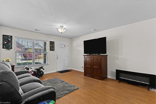 3033 Renaissance Parkway, Jamestown, NC 27282