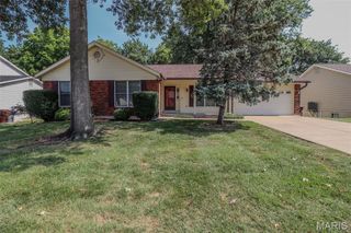 1076 Shallowbrook Drive, St Peters, MO 63376