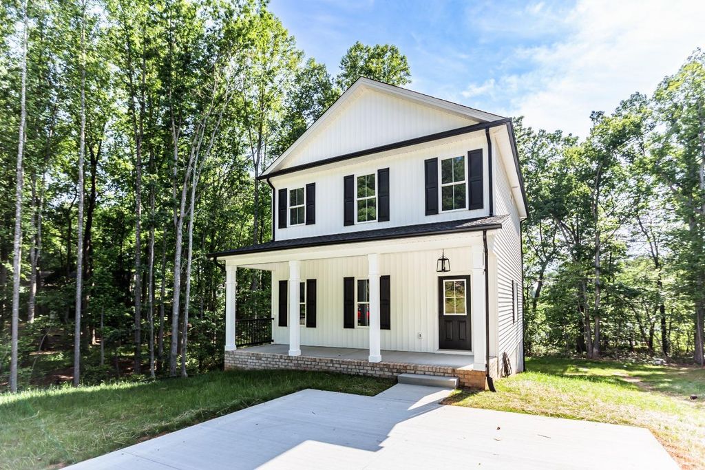 312 Walton Drive, Appomattox, VA 24522
