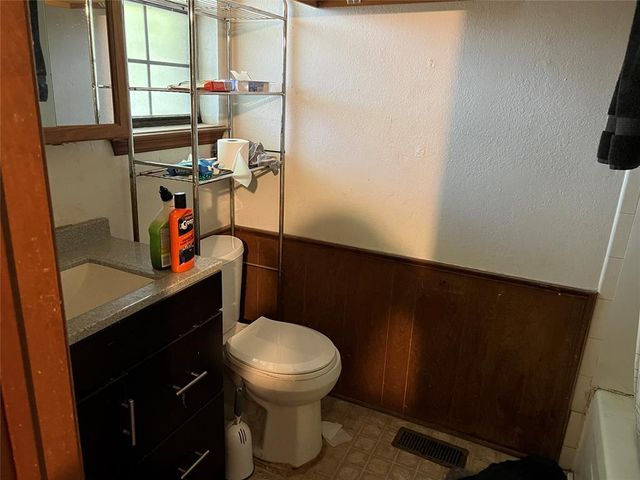 325 Cherryvale Road, Edmond, OK 73003