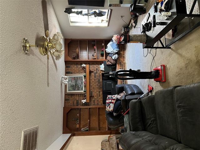 325 Cherryvale Road, Edmond, OK 73003