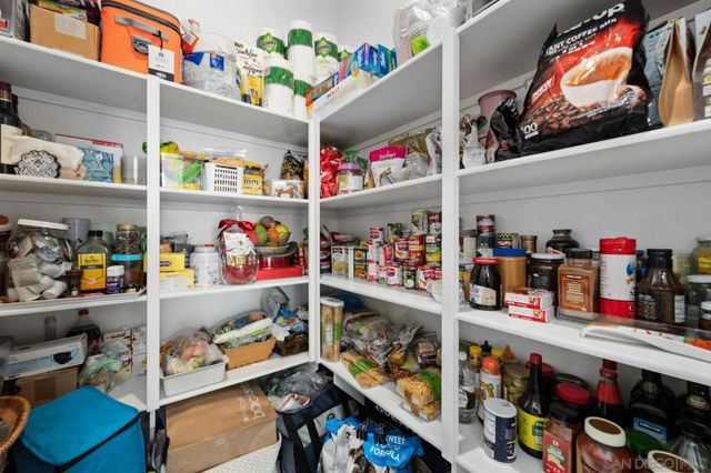 11885 Discovery Ct, Corona, CA 92883