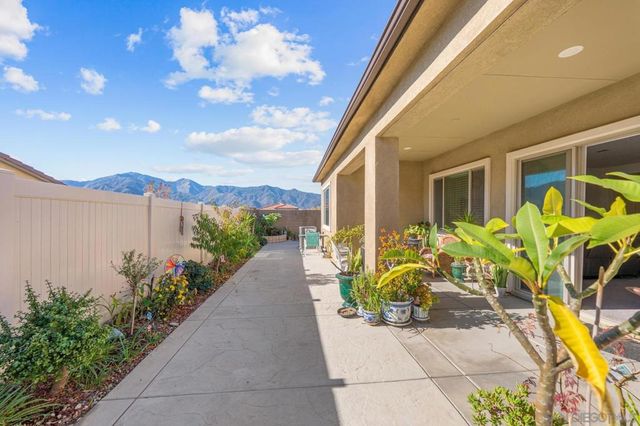 11885 Discovery Ct, Corona, CA 92883