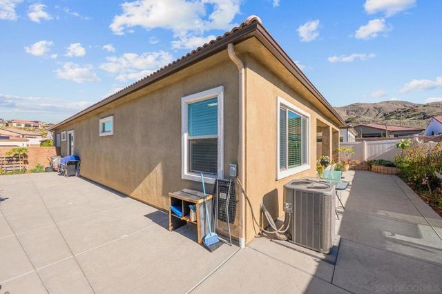 11885 Discovery Ct, Corona, CA 92883