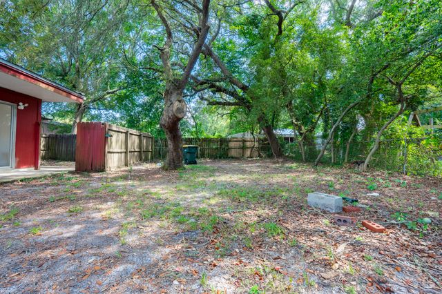 133 NW Robinwood Drive, Fort Walton Beach, FL 32548