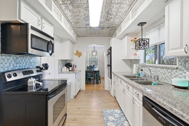 1205 Comanche Cove Drive, Granbury, TX 76048