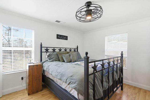 1205 Comanche Cove Drive, Granbury, TX 76048