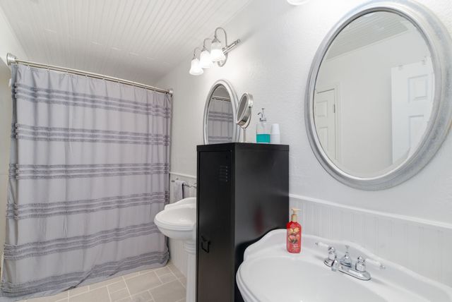 1205 Comanche Cove Drive, Granbury, TX 76048