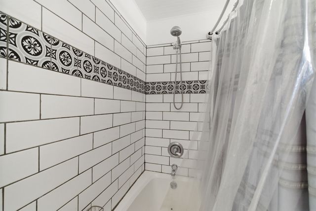 1205 Comanche Cove Drive, Granbury, TX 76048