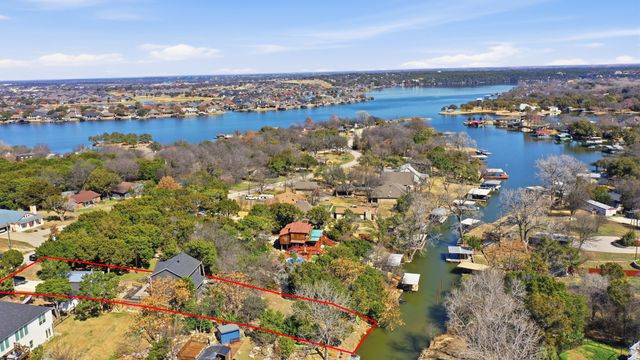 1205 Comanche Cove Drive, Granbury, TX 76048